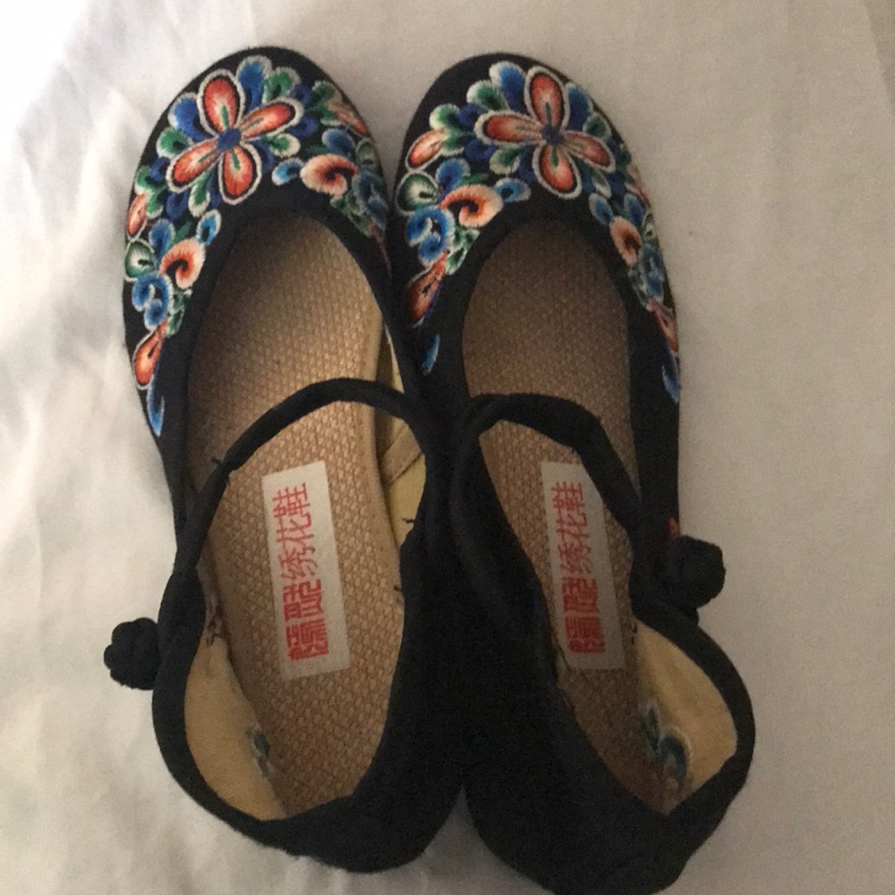 Ethnic Chinese cotton embroidered shoes